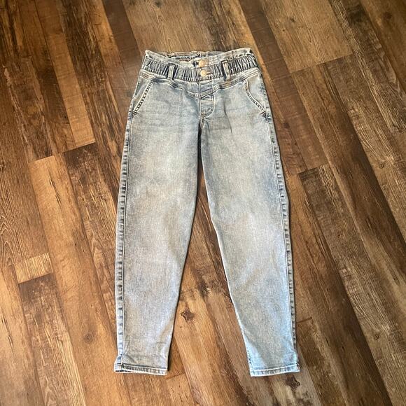 Abercrombie Kids High Rise Mini Mom Jeans | Size 9/10 | Relaxed Tapered Fit - Picture 1 of 4